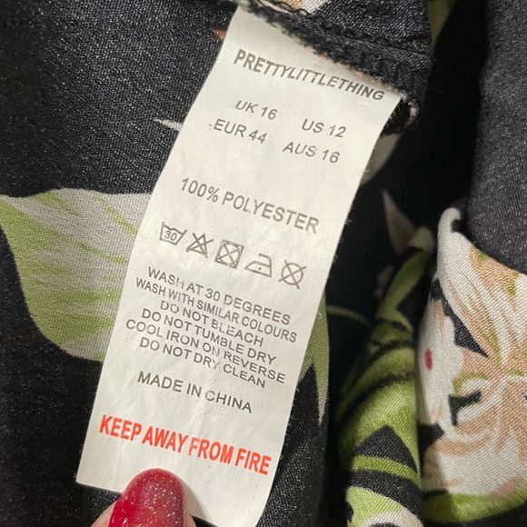 PrettyLittleThings black floral twist front maxi dress - Picture 7 of 7